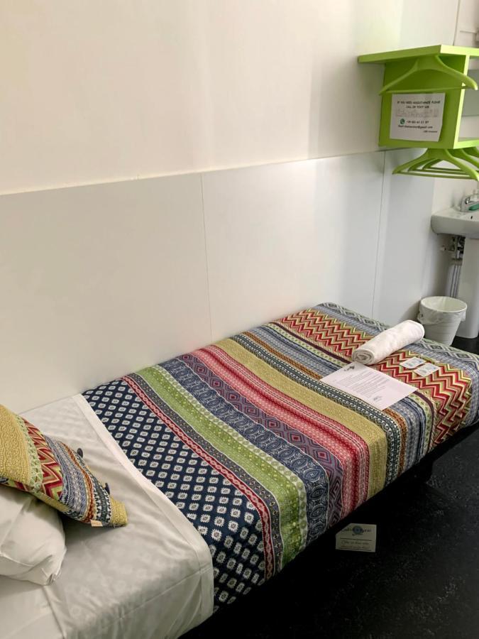 Central And Basic Universitat For Young Hostel Barcelona Ngoại thất bức ảnh