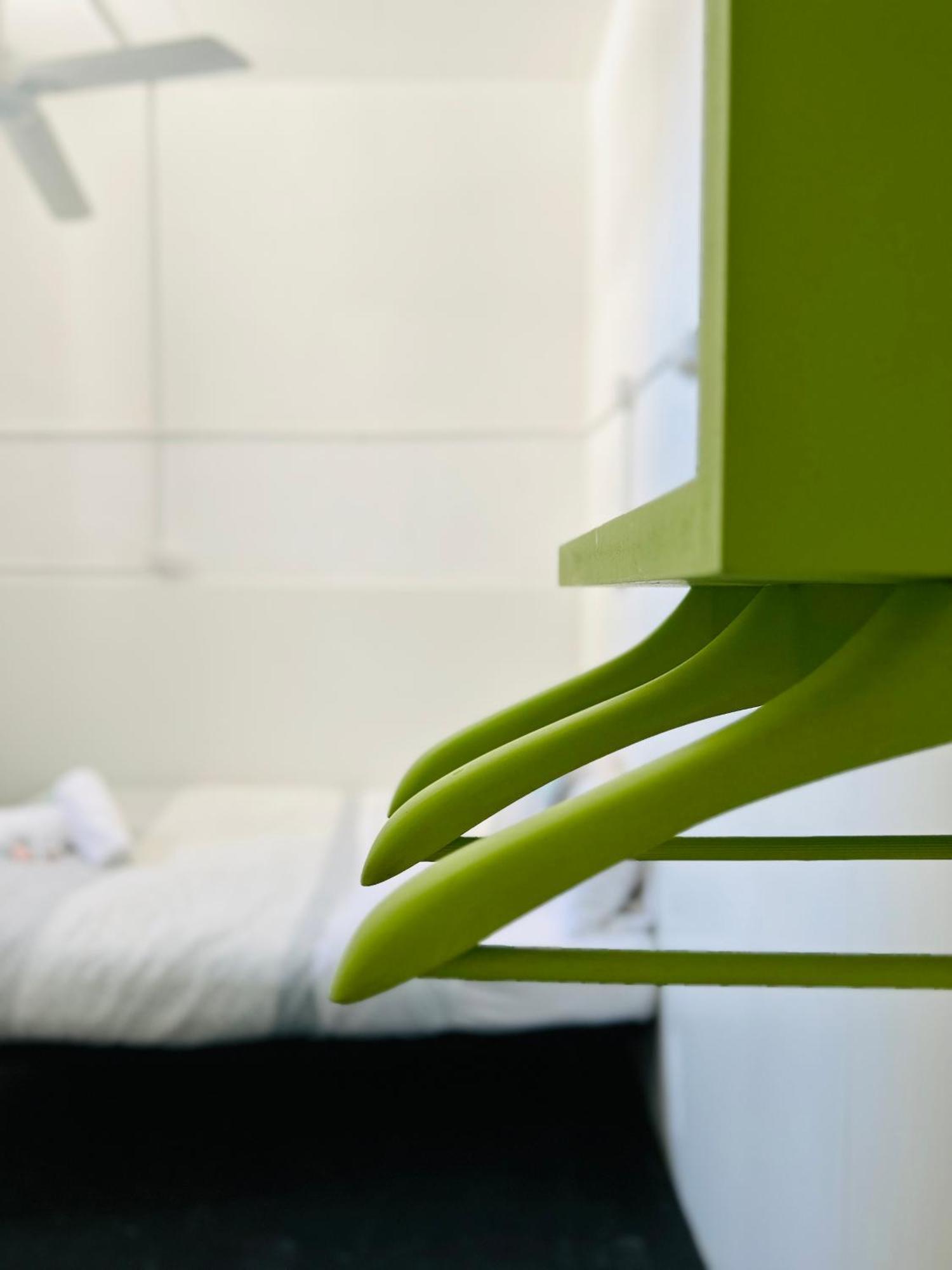 Central And Basic Universitat For Young Hostel Barcelona Ngoại thất bức ảnh