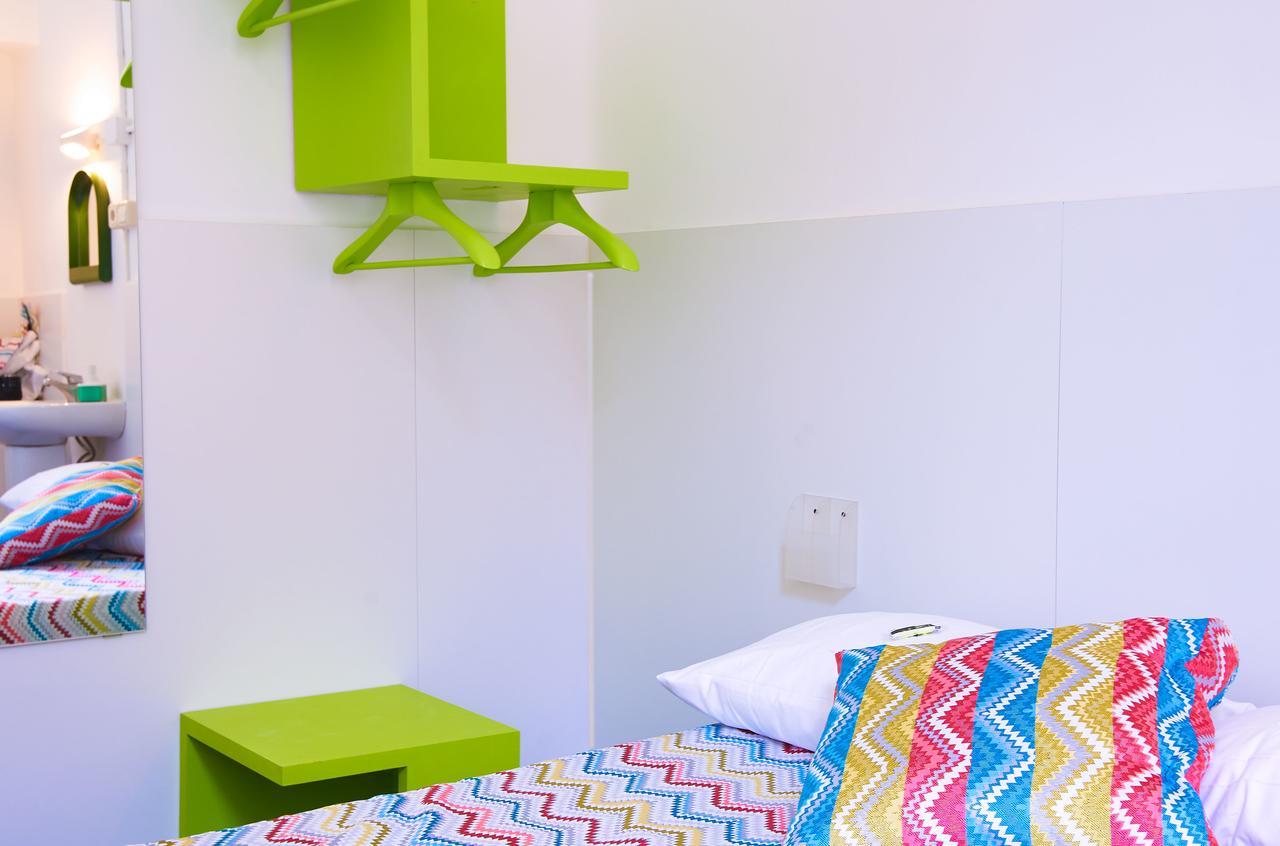 Central And Basic Universitat For Young Hostel Barcelona Ngoại thất bức ảnh