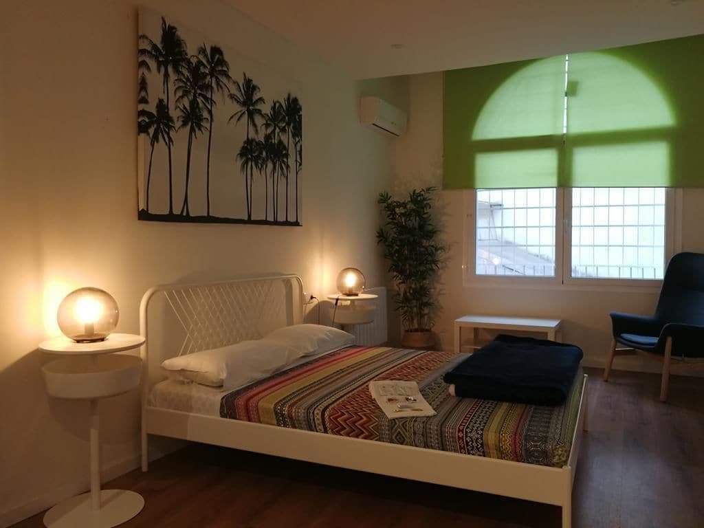 Central And Basic Universitat For Young Hostel Barcelona Ngoại thất bức ảnh